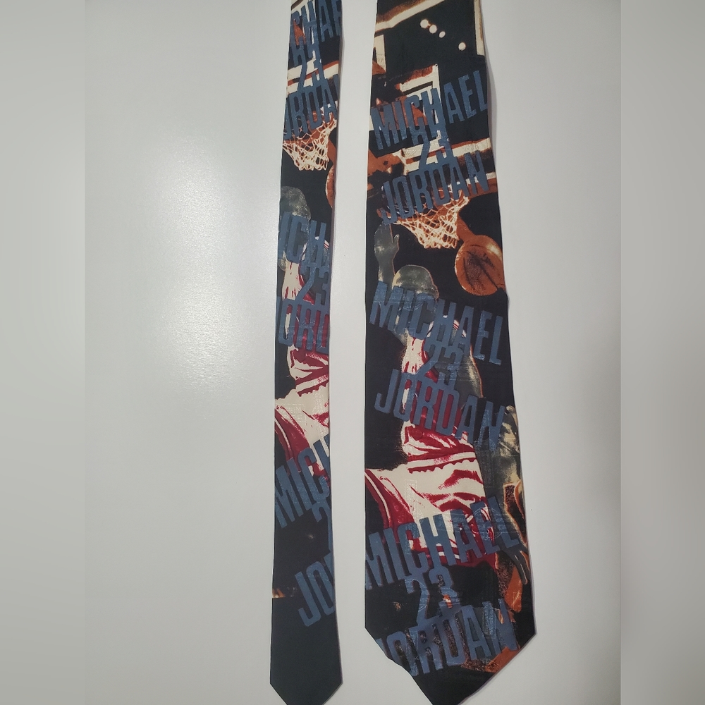 Vintage 1993 Bugatchi Uomo 100% Silk Men's Tie